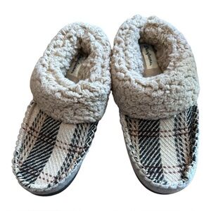 Dearfoams Women's Indoor/Outdoor Darcy Black Velour Clog Slippers